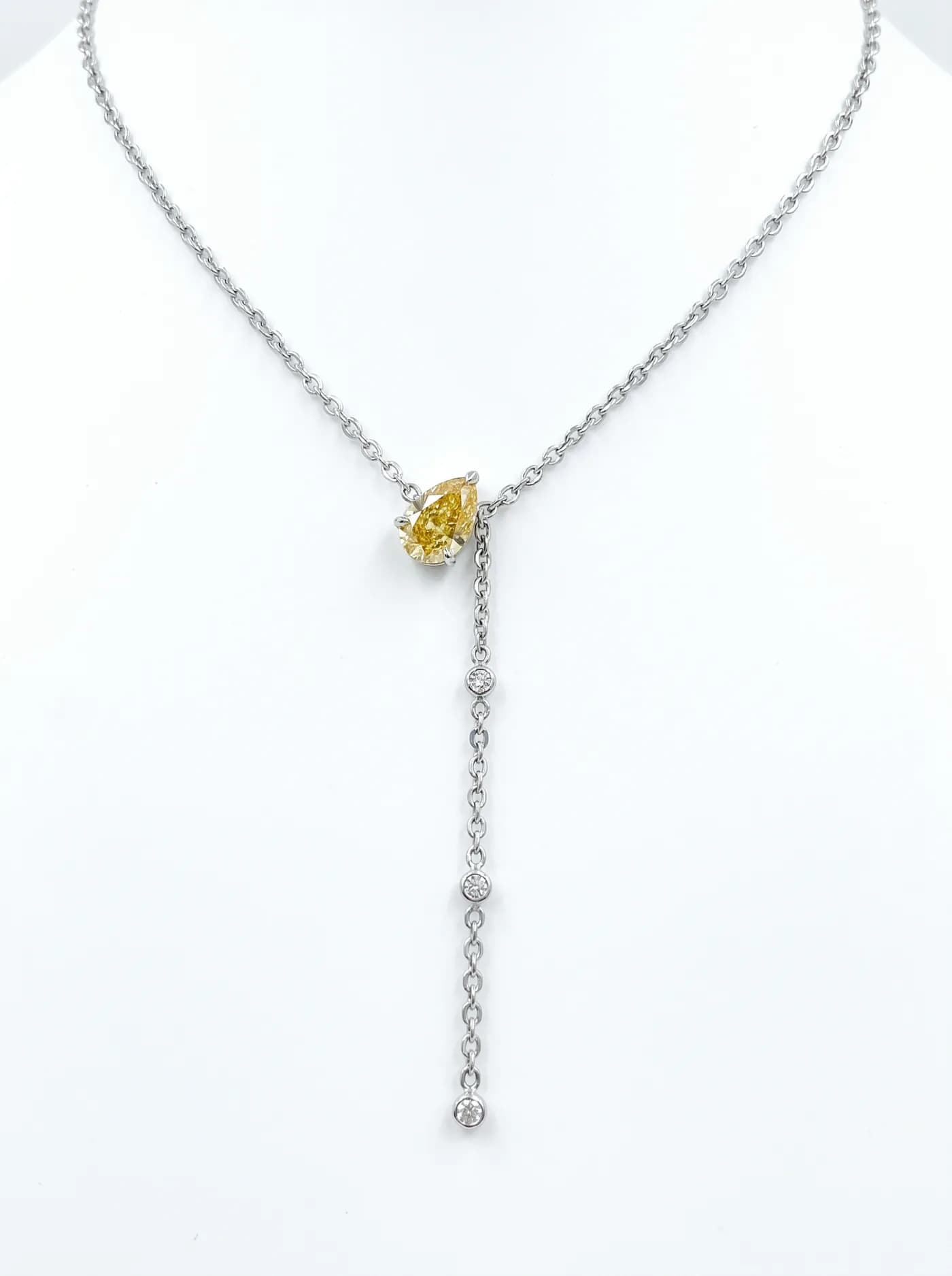 Collier avec pendentif