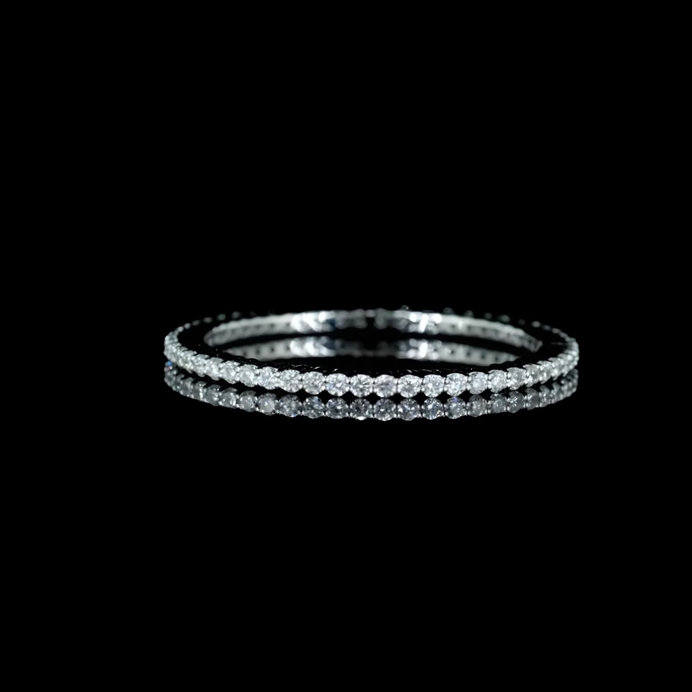 Bague entièrement pavée de diamants ronde (D88)