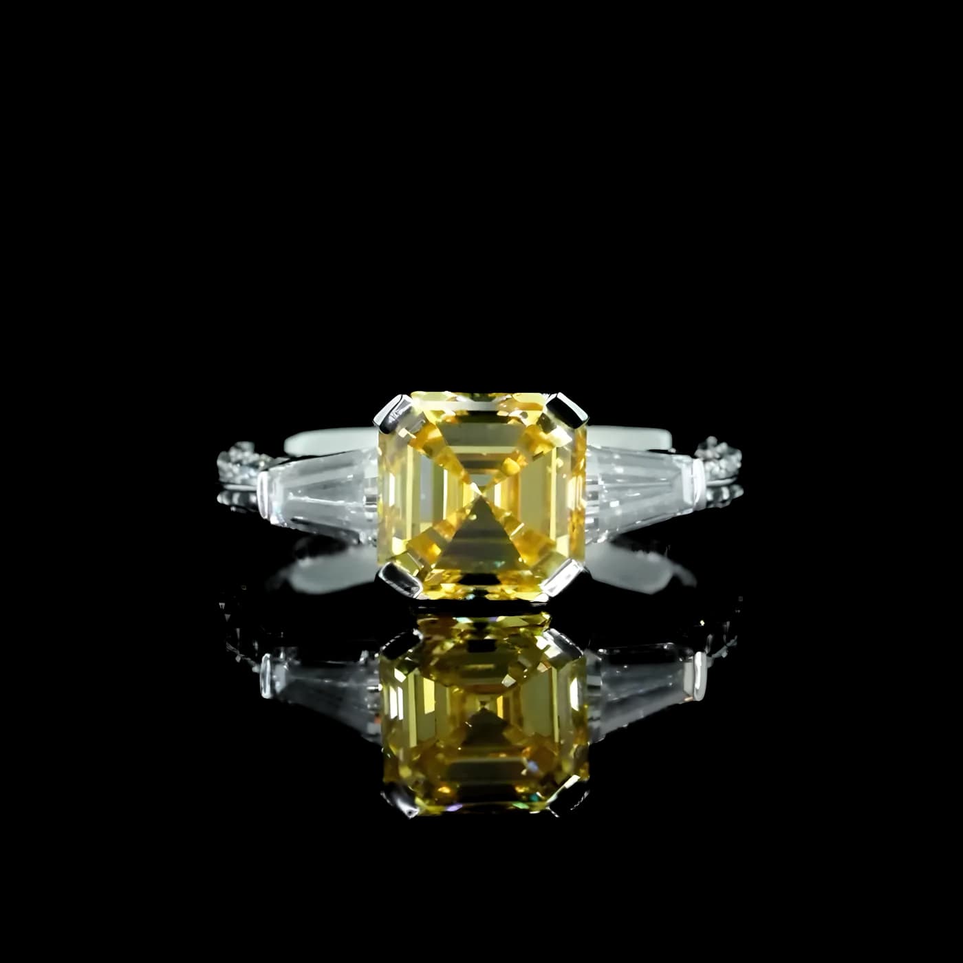 Bague avec pierre latérale en diamant jaune (CV144)