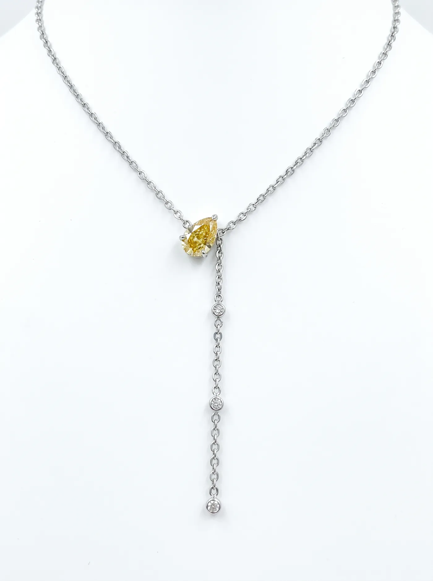Collier avec pendentif