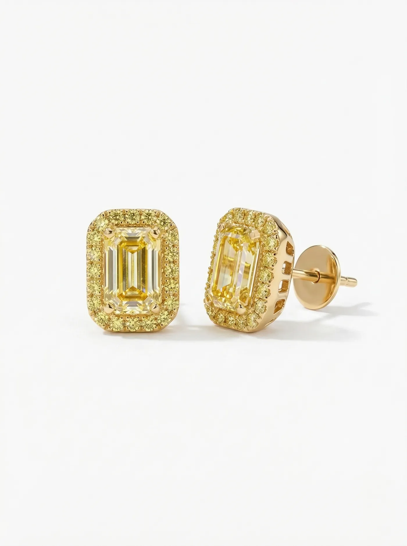 Boucles d'oreilles puces halo en diamant jaune (D46)